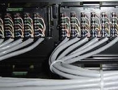 網絡機柜安裝及理線架